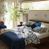 IKEA HÄRLIR (ИКЕА ХЭРЛИР) — Пододеяльник и наволочка, белый черный/синий цветочный узор 150x200/50x60 см — фото 3