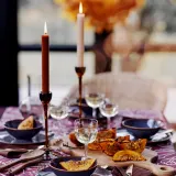 IKEA HÖSTAGILLE (ИКЕА ХЁСТАГИЛЛЕ) — Свеча для канделябра без запаха, коричнево-оранжевый/бежевый 25 см — фото 3