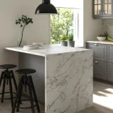 IKEA EKBACKEN (ИКЕА ЕКБАСКЕН) - Столешница изготовлена по индивидуальному заказу, белый интенсивный мраморный эффект/ламинат, 45,1-63,5x2,8 см — фото 5