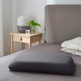 IKEA TÖCKENFLY (ИКЕА ТОКЕНФЛУ) — Эргономичная наволочка, серая, 29x43 см — фото 4