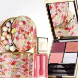 GUERLAIN Meteorites Light Revealing Pearls of Powder - Тонирующие жемчужины для лица, 20 г, оттенок 01 Pearly White / Blanc de Perle — фото 8