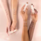 Catrice Soft Glam Filter Stick - Тональная основа в стике, 9 г, оттенок 040 Medium - Tan — фото 3