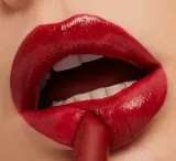 MAC Cosmetics MACximal Sleek Satin Lipstick Mini - Бархатная помада, придающая идеальный вид, 1.5 г, оттенок DUBONNET — фото 3