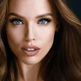 MAYBELLINE NEW YORK The Colossal Big Shot Daring Black - Тушь для ресниц, добавляющая объем, экстра черная, 9.5 мл — фото 4