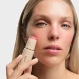Inglot Cream Stick Blush - Румяна для щек в креме в стике, 6.2 г, оттенок Delicate Coral 210 — фото 4