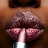 MAC Cosmetics Frost Lipstick - Помада для губ с блестящим перламутровым эффектом, 3 г, оттенок Plum Dandy — фото 5