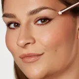 Карандаш для глаз ZOEVA Velvet Love Eyeliner Pencil зелёный с блеском, оттенок Metallic Ruby — фото 2
