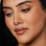 Карандаш для глаз ZOEVA Velvet Love Eyeliner Pencil зелёный с блеском, оттенок Perfect Cocoa — фото 2