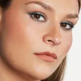 Карандаш для глаз ZOEVA Velvet Love Eyeliner Pencil зелёный с блеском, оттенок Metallic Graphite — фото 2