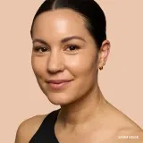 Bobbi Brown Weightless Skin Foundation SPF 15 Mini - Долговременное матирующее тональное средство с увлажняющим эффектом, 13 мл, оттенок Warm Beige — фото 3