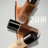 Bobbi Brown Weightless Skin Foundation SPF 15 Mini - Долговременное матирующее тональное средство с увлажняющим эффектом, 13 мл, оттенок Beige — фото 5
