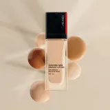 Shiseido Synchro Skin Radiant Lifting Foundation - Розовая тональная основа с лифтинг-эффектом SPF 30, 30 мл, оттенок 450 Copper — фото 7