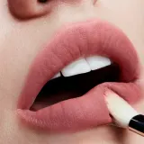 MAC Cosmetics Powder Kiss Lipstick - Матовая помада, 3 г, оттенок Sultry Move — фото 3
