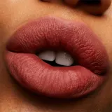 MAC Cosmetics Powder Kiss Lipstick - Матовая помада, 3 г, оттенок Devoted to Chili — фото 5