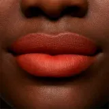 MAC Cosmetics Powder Kiss Liquid Lipcolour - Матовая жидкая помада, 5 мл, оттенок Resort Season — фото 2