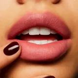 MAC Cosmetics Powder Kiss Liquid Lipcolour - Матовая жидкая помада, 5 мл, оттенок More the Mehr-ier — фото 4