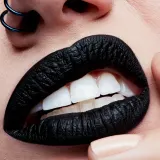 MAC Cosmetics Retro Matte Liquid Lipcolour - Матовая жидкая помада, 5 мл, оттенок Caviar — фото 4