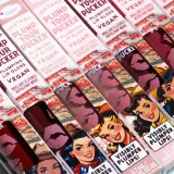 theBalm Plump Your Pucker Lip Gloss - Блеск для губ, придающий объем, 2.7 мл, оттенок Buck-a-Roo — фото 4