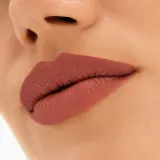 MAC Cosmetics Locked Kiss 24h Lipstick - Трендовая помада с матовым эффектом, 1.8 г, оттенок Mischief — фото 5