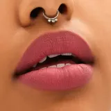 MAC Cosmetics Locked Kiss 24h Lipstick - Трендовая помада с матовым эффектом, 1.8 г, оттенок Connoisseur — фото 4