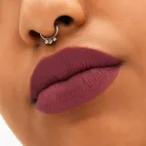 MAC Cosmetics Locked Kiss 24h Lipstick - Трендовая помада с матовым эффектом, 1.8 г, оттенок Opulence — фото 4