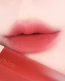 thim Sheer Matte Liquid Lip - Легкая матовая помада в жидкой форме, 4 г, оттенок 04 Petal Red — фото 3