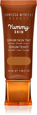 Danessa Myricks Beauty Yummy Skin Serum Skin Tint - Увлажняющая основа с эффектом выравнивания, 45 мл, оттенок 11 - Tan to Dark Skin with Neutral Olive Undertones
