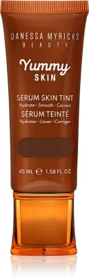 Danessa Myricks Beauty Yummy Skin Serum Skin Tint - Увлажняющая основа с эффектом выравнивания, 45 мл, оттенок 15 - Deep with Neutral Undertones