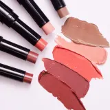 IsaDora Glossy Balm Hydrating Stylo - Тонирующий увлажняющий бальзам для губ, 1.6 г — фото 4
