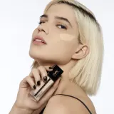 Yves Saint Laurent Encre de Peau All Hours Foundation - Тональная основа с защитным фактором SPF 20, 25 мл, оттенок B 80 Chocolate — фото 4