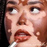 Glow Hub Lip Slick - Кремовая помадка увлажняющая, 3 г, оттенок Bear Hug — фото 5