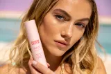 Coco & Eve Daily Radiance Primer SPF 50 - Легкий защитный флюид с осветляющим эффектом SPF 50, 50 мл — фото 3