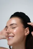 Повязка для волос Brushworks Cloud Headband мягкая, для ухода и макияжа, 1 шт — фото 3