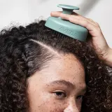 Массажёр для кожи головы Aveda Scalp Solutions Stimulating Scalp Massager для мытья волос, эргономичный, 1 шт — фото 3