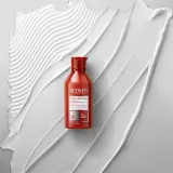 Redken Frizz Dismiss - Кондиционер для волос непослушных и пушащихся, 300 мл — фото 2