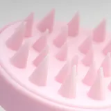 Массажная щётка для мытья головы Brushworks Massaging Shampoo Brush эргономичной формы, 1 шт do skóry głowy — фото 4