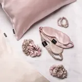 Набор резинок для волос Notino Silk Collection Small Scrunchie Set шёлковых, маленьких, 4 шт, оттенок Pink — фото 4