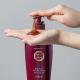 DAENG GI MEO RI Oily scalp Shampoo - В глубоко очищающий шампунь для жирной кожи головы, 500 мл — фото 5