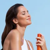 Institut Esthederm Adaptasun Hydra-Protective Sun Body Mist - Спрей для тела с высокой защитой от УФ-лучей, 150 мл — фото 3