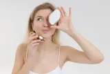 Zoë Ayla Crystal Hair Remover - Аксессуар для депиляции Zoe Ayla Crystal Hair Remover кристаллическая поверхность, многоразовый, 1 шт, 1 шт — фото 4