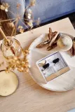 Подарочный набор ароматов для дома ipuro Essentials Cedar Wood с древесным ароматом, с палочками, 2 × 50 мл — фото 2