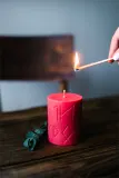 Свеча ароматическая Smells Like Spells Rune Candle Freya цветочный аромат, соевый воск, 300 г (love/relationship) — фото 3