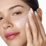 Clinique Moisture Surge Overnight Mask - Увлажняющая ночная маска для всех типов кожи, 100 мл — фото 3