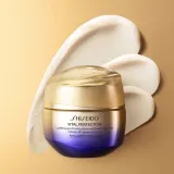 Shiseido Vital Perfection Uplifting & Firming Advanced Cream Enriched - Интенсивный укрепляющий крем для лица на день и ночь для сухой кожи, 50 мл — фото 2
