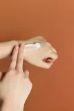 SKIN1004 Madagascar Centella Probio-Cica Enrich Cream - Крем интенсивного увлажнения для смягчения — фото 4