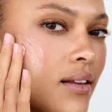 fresh Rose Deep Hydration Face Cream - Увлажняющий крем для лица с гиалуроновой кислотой — фото 3