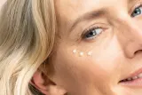 Avene Hyaluron Activ B3 Eye Cream - Крем для глаз с тройным действием, 15 мл — фото 4