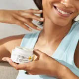 StriVectin Tighten & Lift TL Advanced Tightening Neck Cream Plus - Лифтинг-крем для укрепления кожи на шее и декольте — фото 3