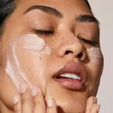 Omorovicza Queen Cream - Крем для лица на день, восстанавливающий упругость кожи с матовым покрытием, 50 мл — фото 7