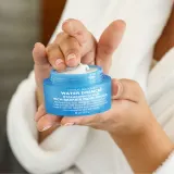 Peter Thomas Roth Water Drench Hyaluronic Cloud Rich Barrier Moisturizer - Богатый увлажняющий крем, восстанавливающий защитный барьер кожи, 50 мл — фото 7